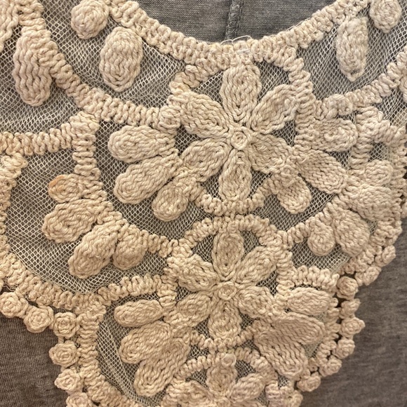 Maternity tank with Lacey embellishment size medium - Picture 2 of 6